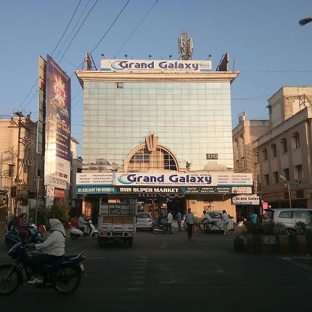 Grand Galaxy Hotel Krishna Nashik Extérieur photo