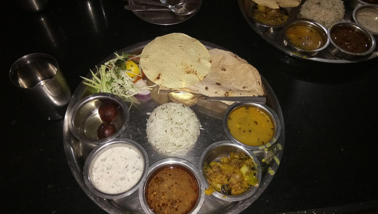 Grand Galaxy Hotel Krishna Nashik Extérieur photo